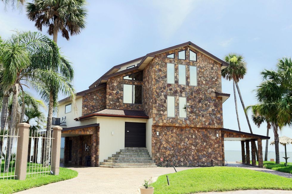 On the Market 102 Lanai St. Tiki Village Galveston August 2014 front