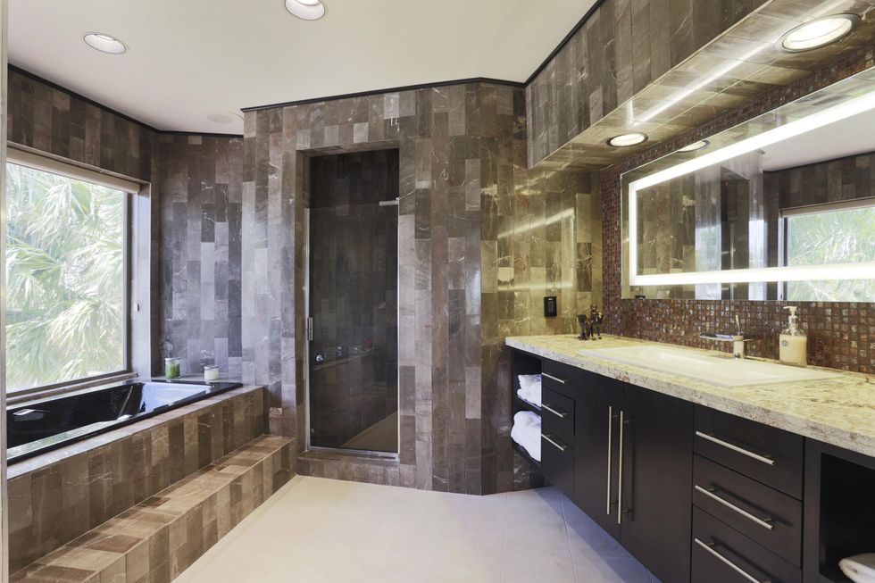 On the Market 102 Lanai St. Tiki Village Galveston August 2014 master bath