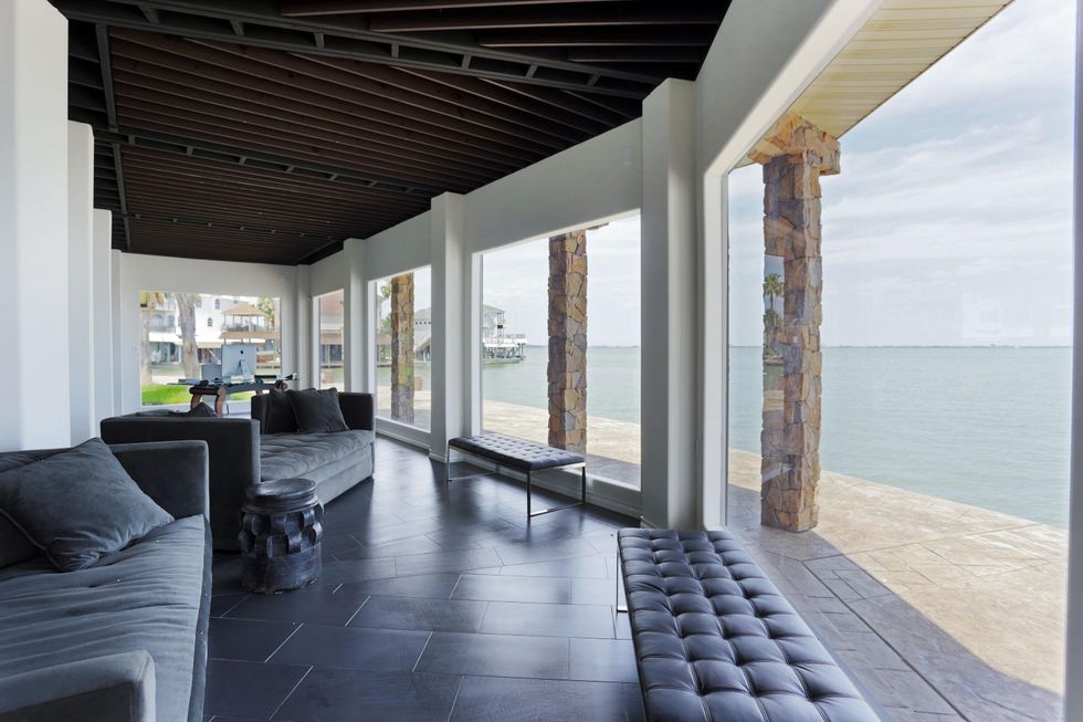 On the Market 102 Lanai St. Tiki Village Galveston August 2014 sunroom 2