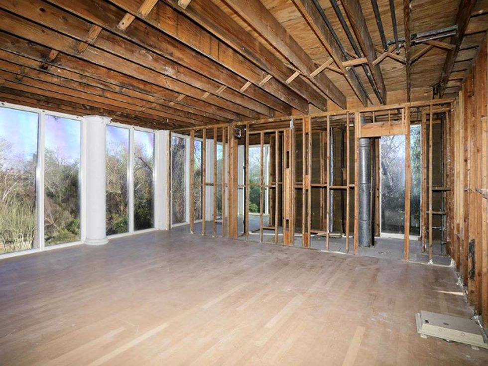 On the Market 20 Farnham Park Dr. February 2015