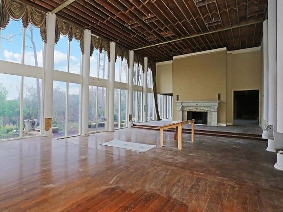 On the Market 20 Farnham Park Dr. February 2015