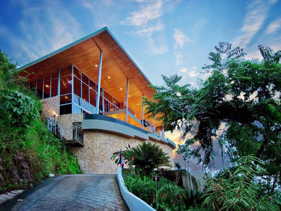 On the Market Costa Rica cliff home