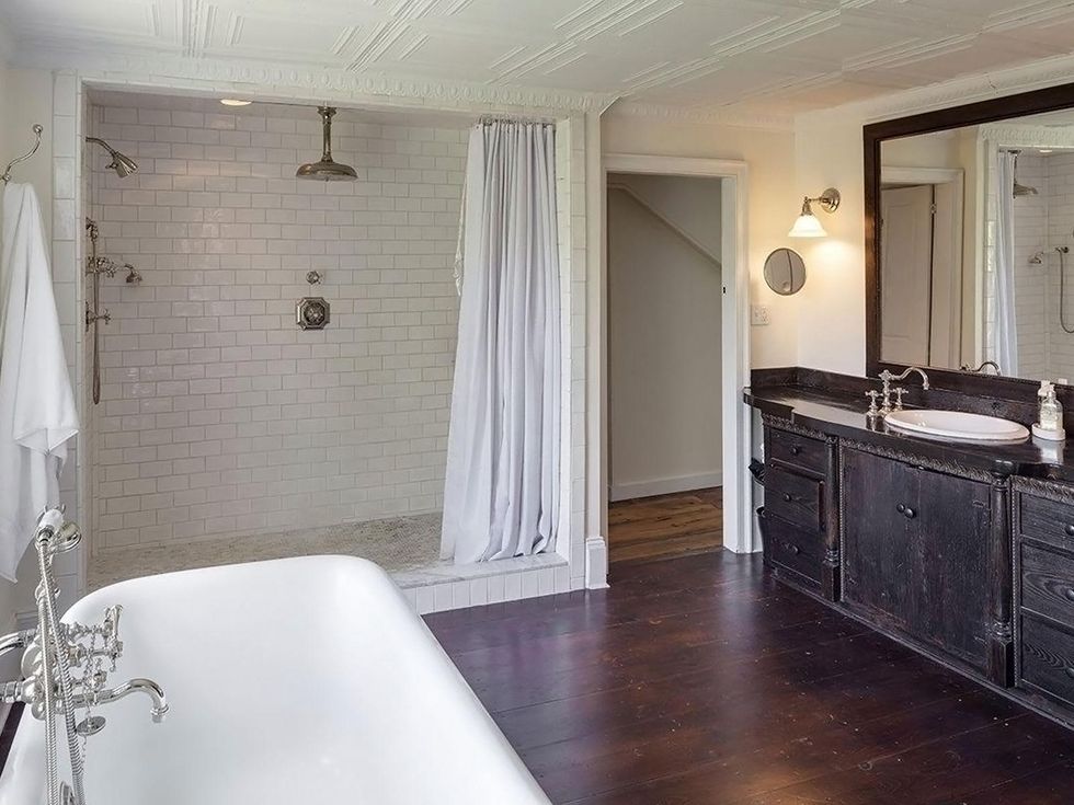 On the Market Renee Zellweger 1774 house in Connecticut September 2014 bath