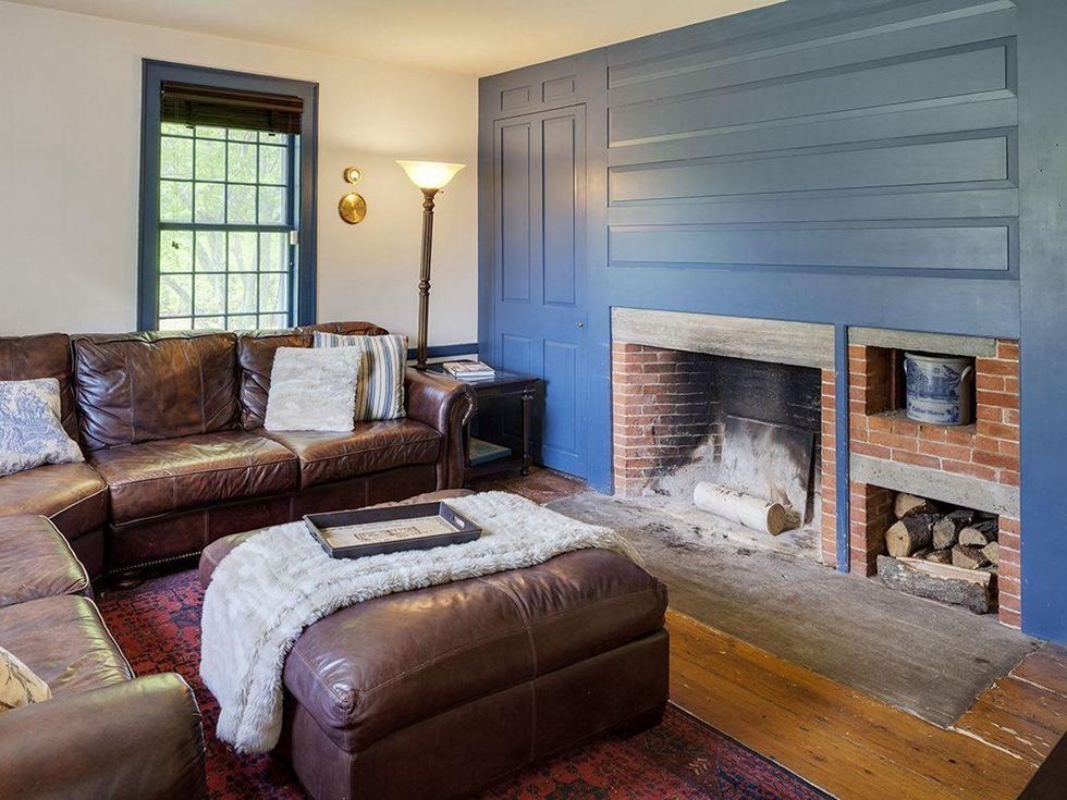 On the Market Renee Zellweger 1774 house in Connecticut September 2014 cozy den