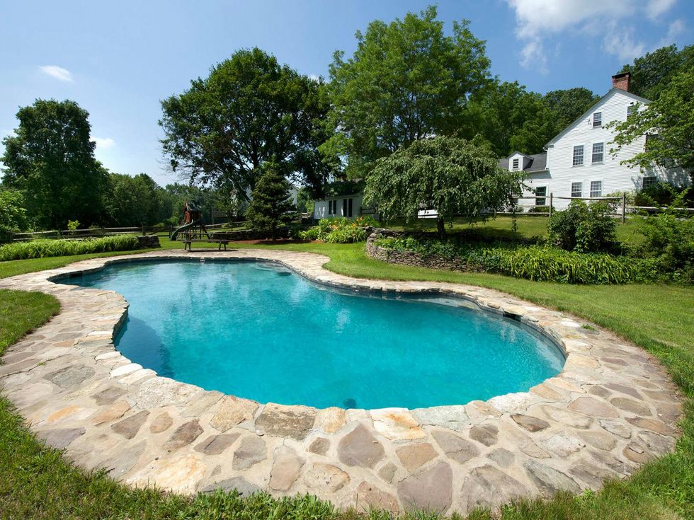 On the Market Renee Zellweger 1774 house in Connecticut September 2014 pool