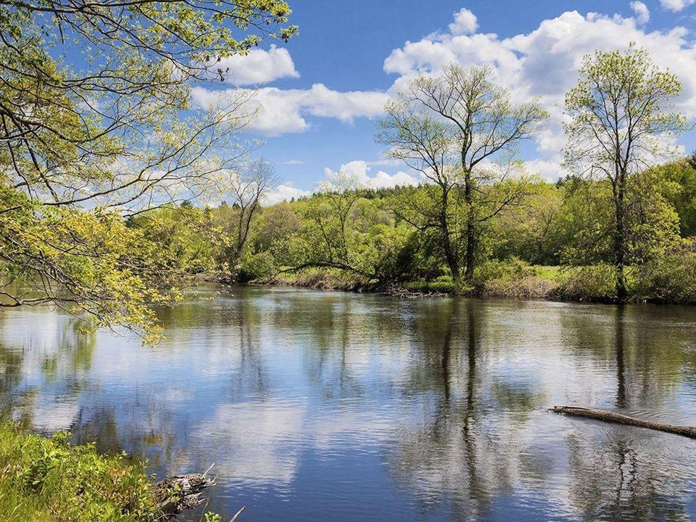 On the Market Renee Zellweger 1774 house in Connecticut September 2014 river