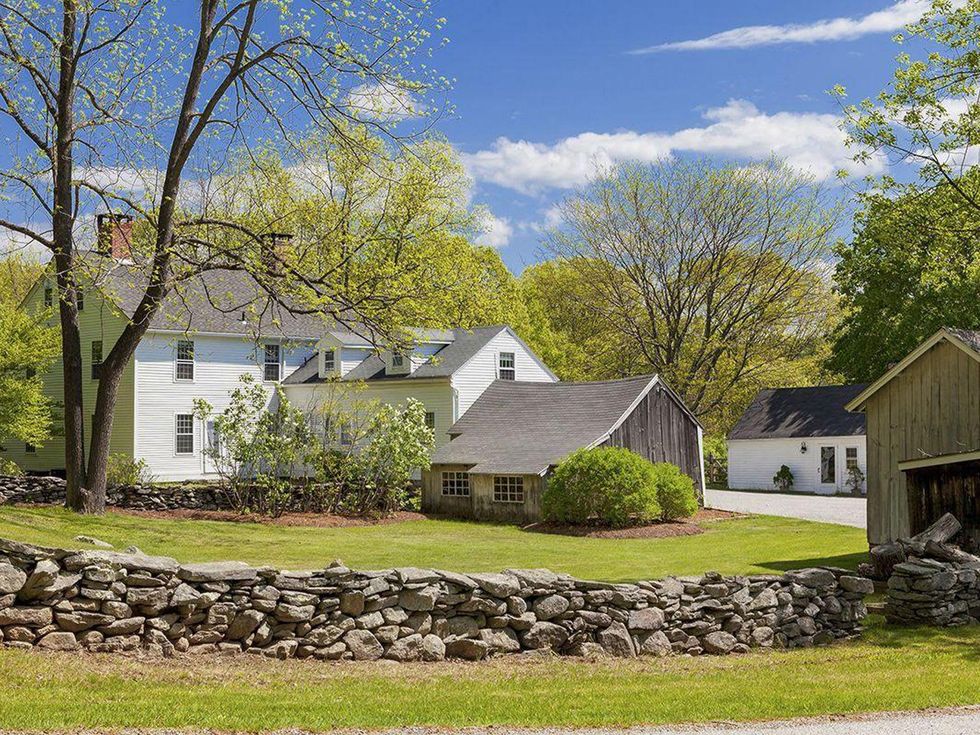 On the Market Renee Zellweger 1774 house in Connecticut September 2014 side of house