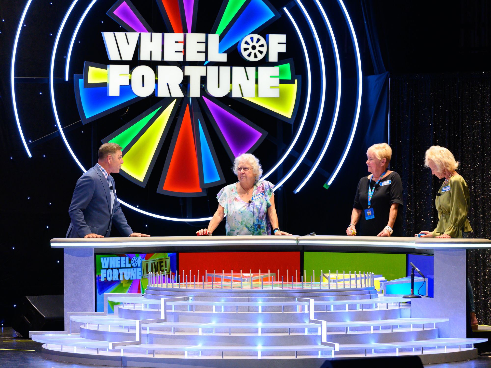 Participants on Wheel of Fortune Live