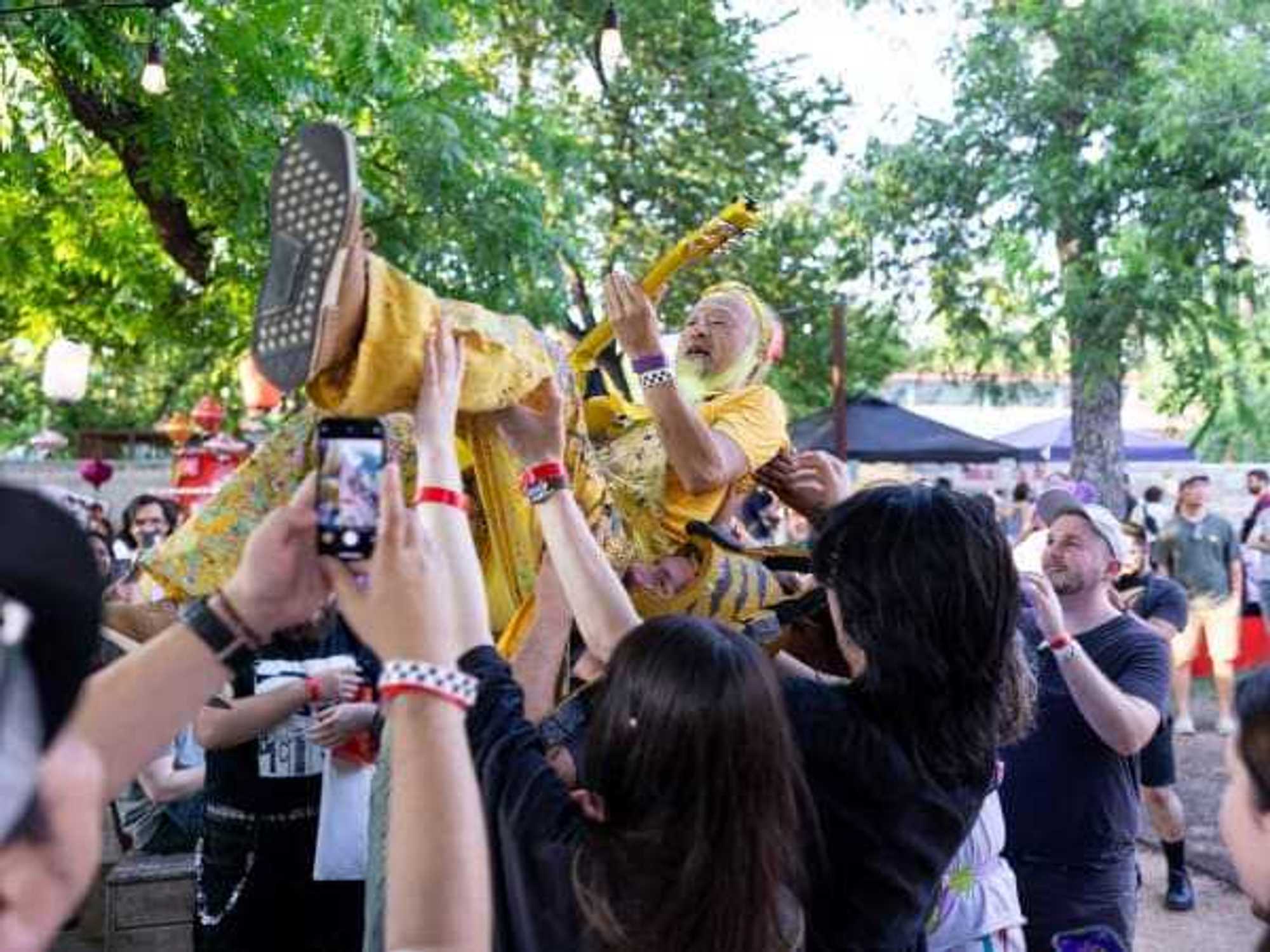 Peelander-Z crowdsurfing at NightMarket.fun