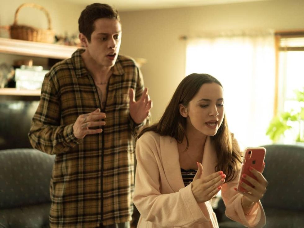 Pete Davidson and Maude Apatow in The King of Staten Island