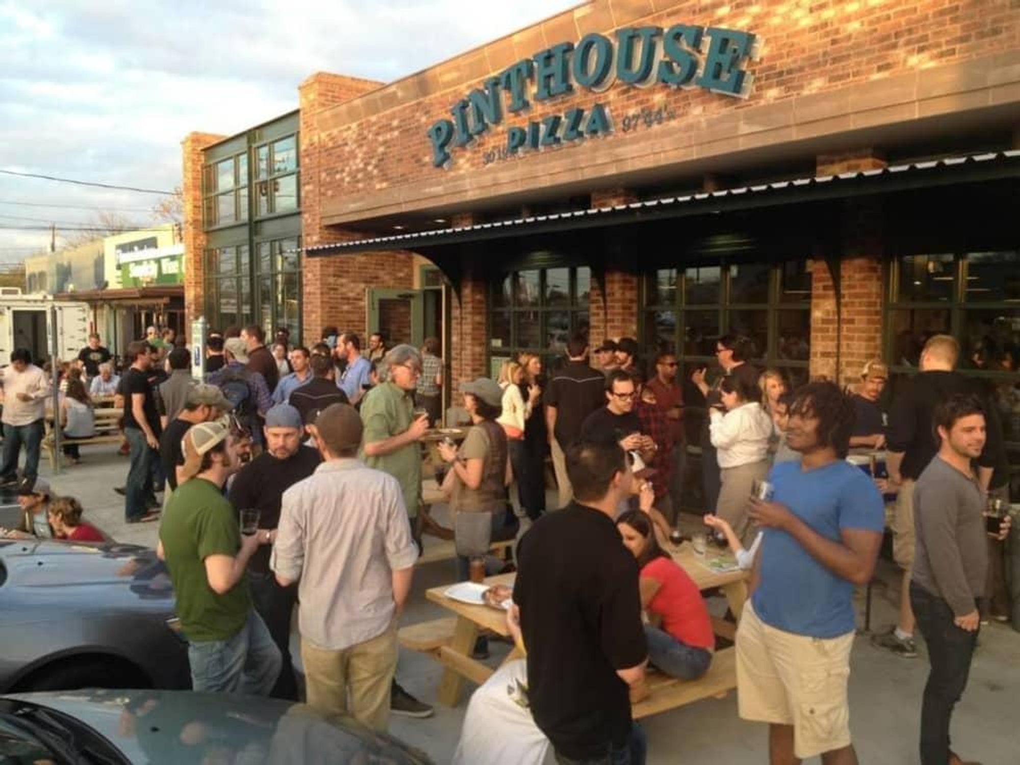 Pinthouse Pizza draws in both beer- and pizza-lovers