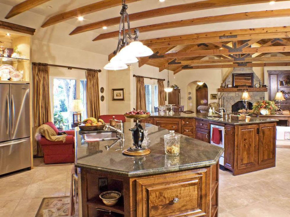 Porch.com_Austin kitchen_Realty Restoration_gourmet_2015