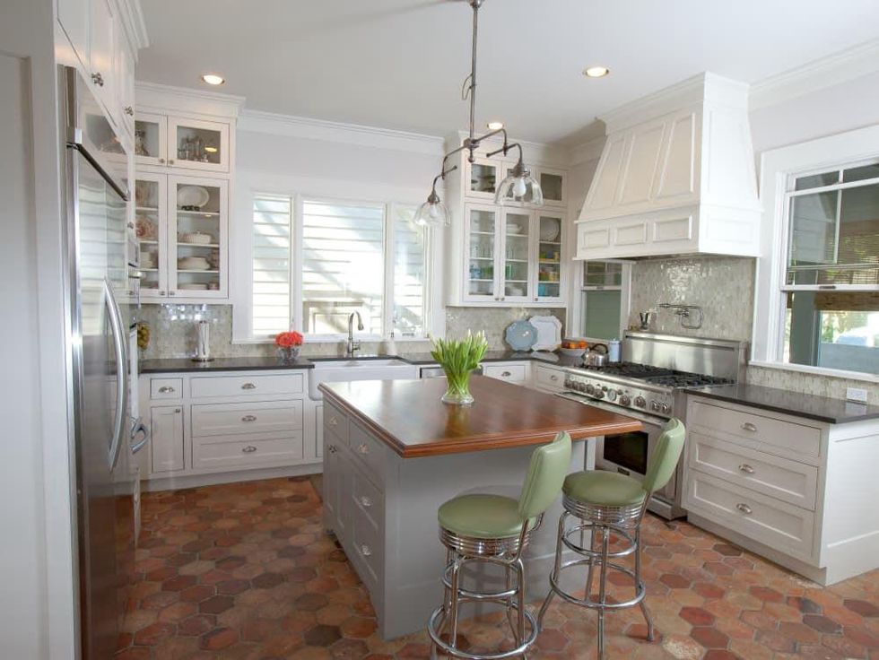 Porch.com_Austin kitchen_RisherMartin Fine Homes_white_2015