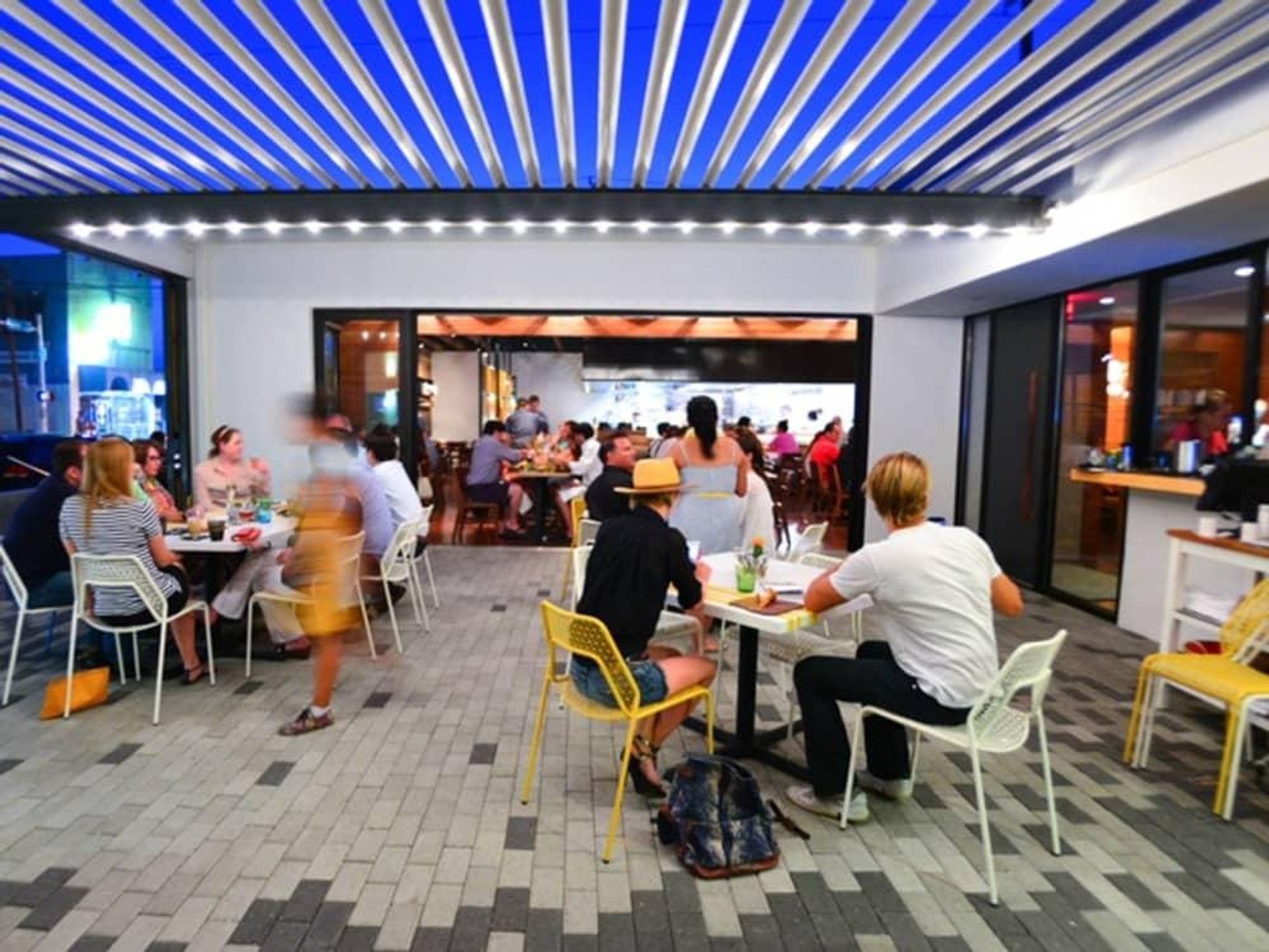 Qui restaurant Austin patio exterior