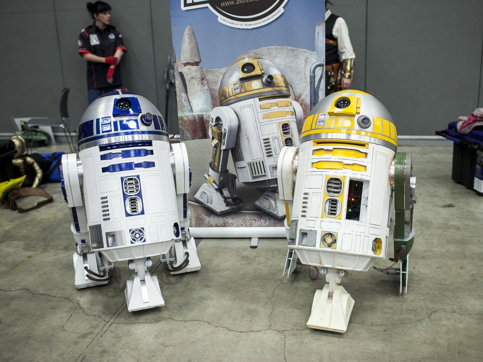 R2-D2 and astromech droid at Austin Wizard World Comic Con