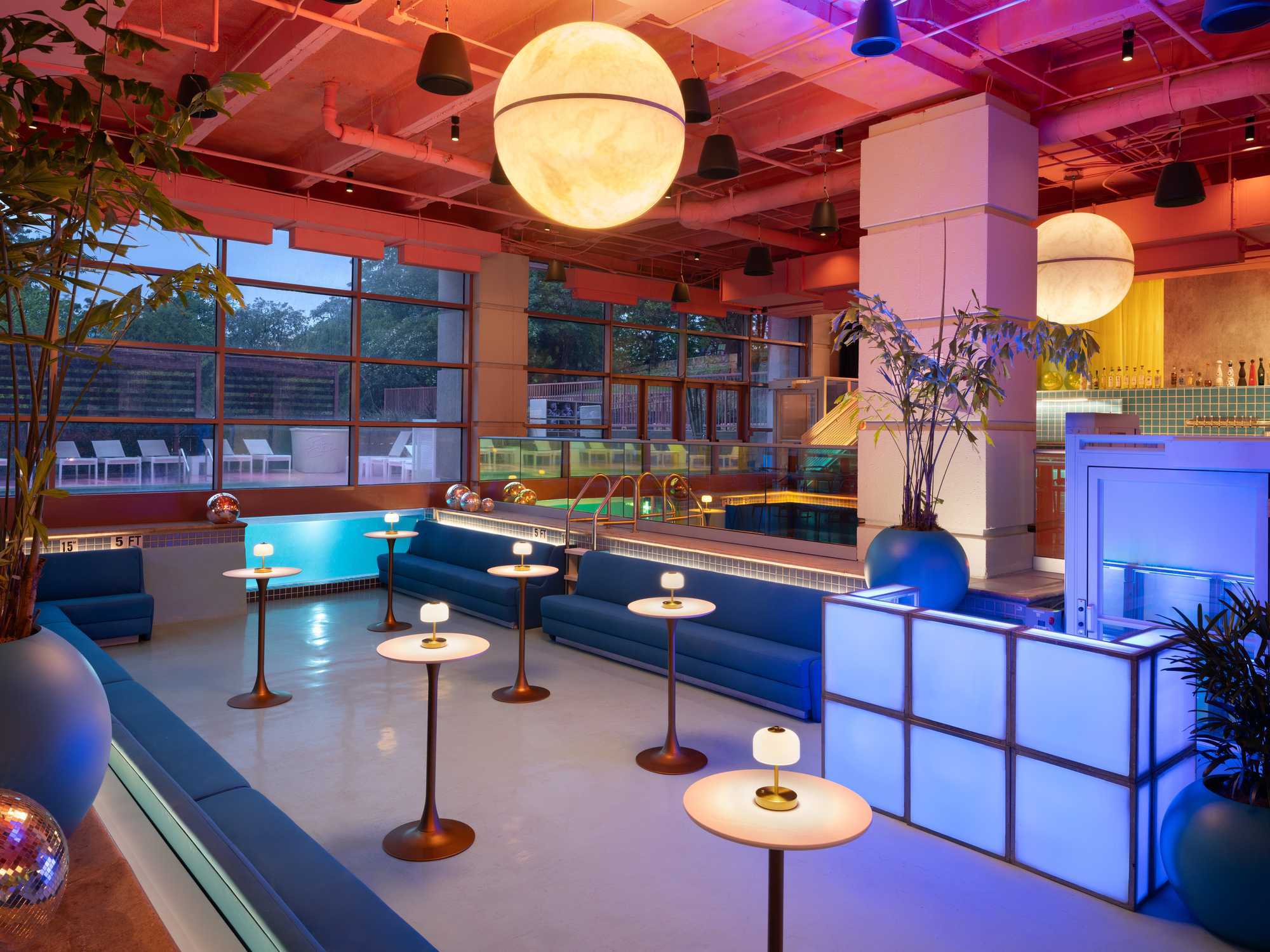 Renaissance Austin Downtown Hotel Swim Club