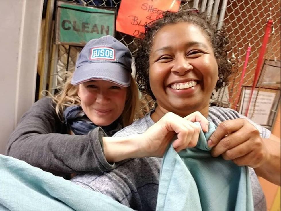 Renee Zellweger volunteering at Austin Pets Alive