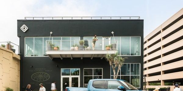 Electric vehicle maker Rivian parks in first Austin retail space - Vimarsana News