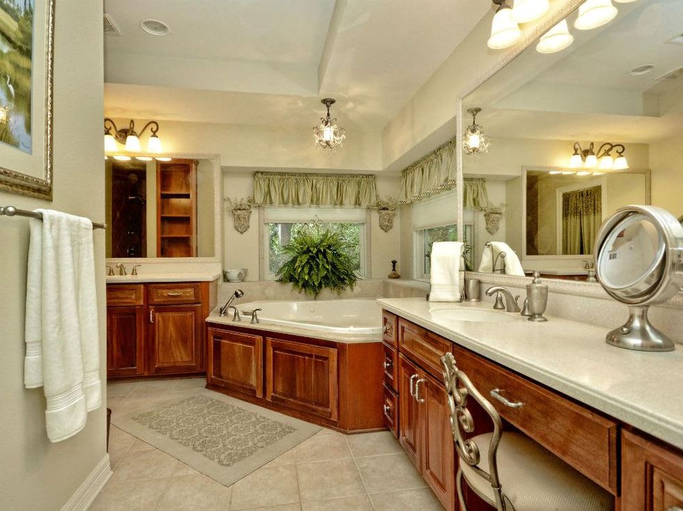 Rollingwood home_West Austin house_3206 Park Hills_Hatley Park Acres_78746_bathroom_2015