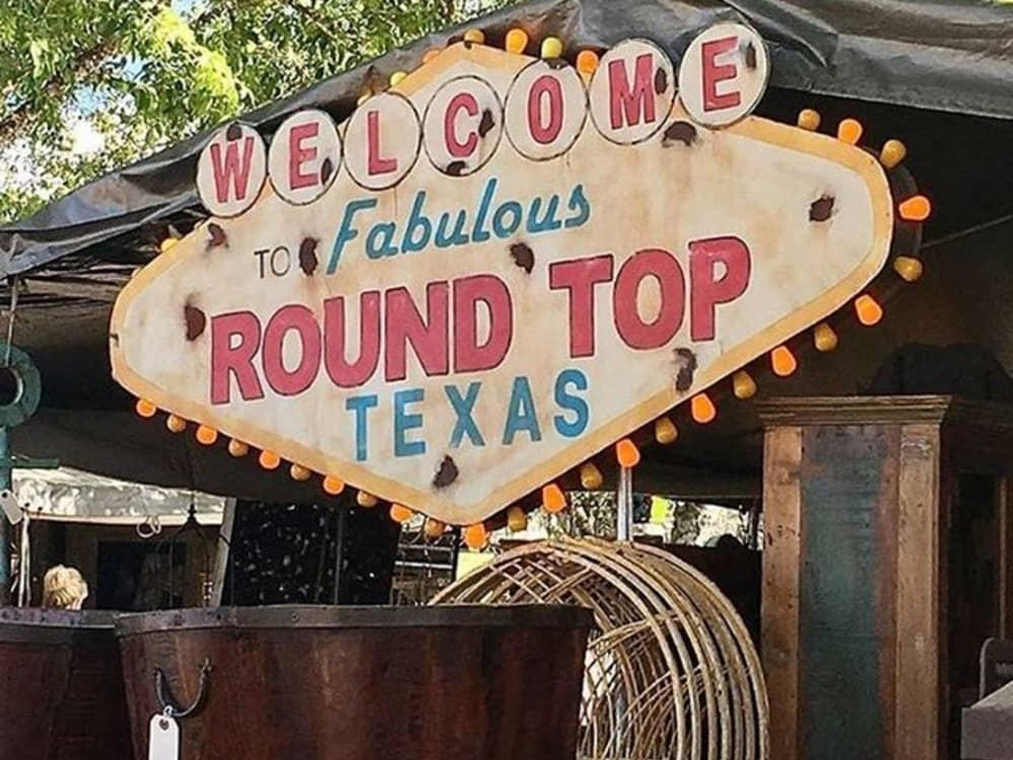 Round Top sign