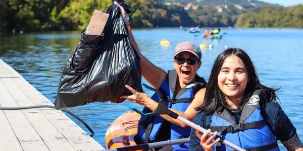 Austin's largest Earth Day clean-up floats back to Town Lake after clearing 8,000 pounds - Vimarsana News
