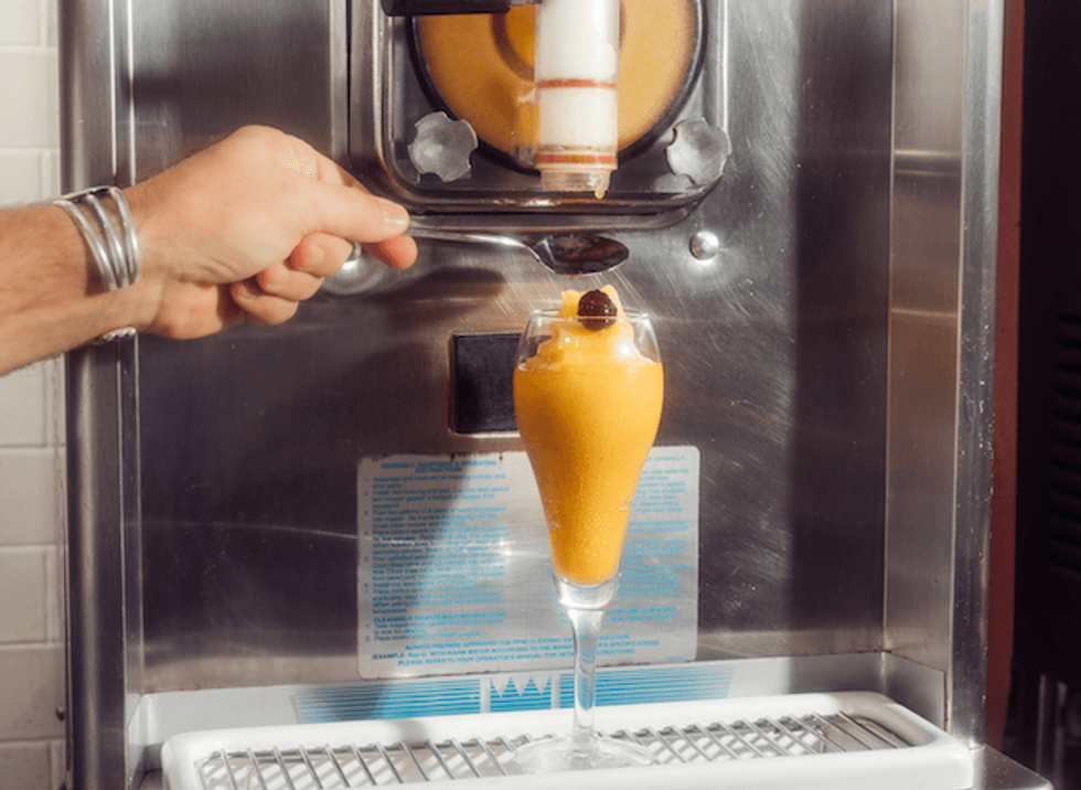Roxie's frozen peach bellini