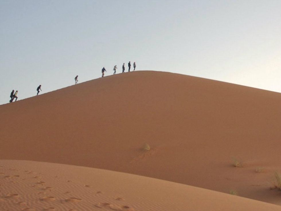 sahara desert people walking