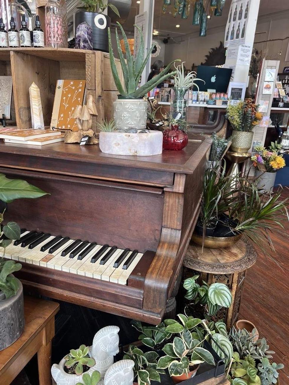 Saint Montegren's Florist Buda