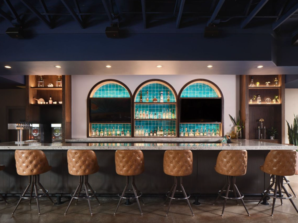 Serranos Cocina y Cantina Lakeline interior bar