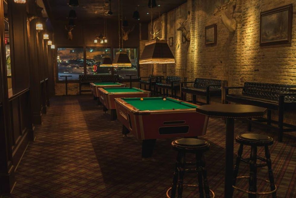 Seven Grand ATX interior