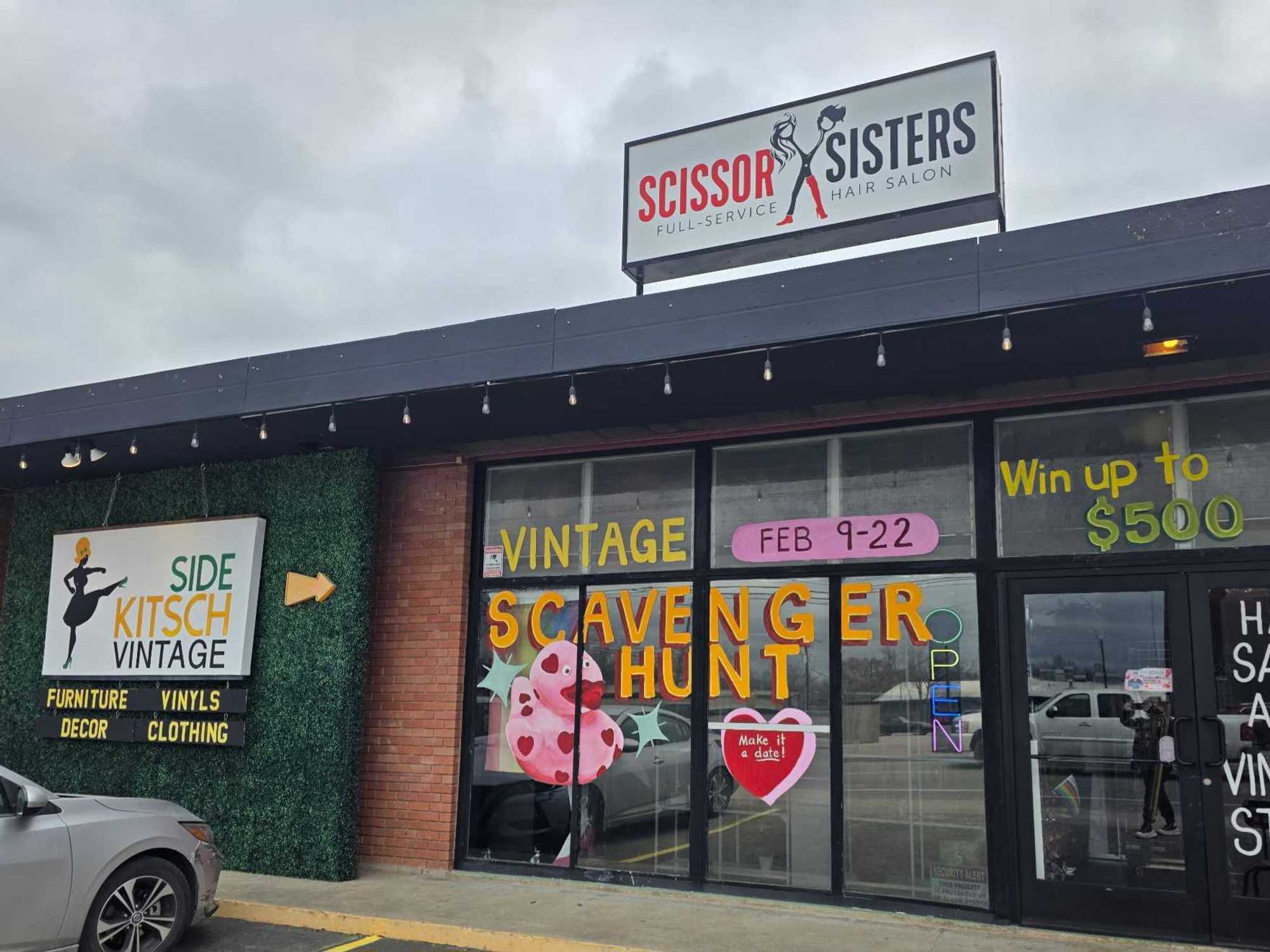 Side Kitsch Vintage Scavenger Hunt