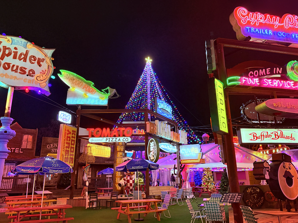 Sign Bar Holiday Tree