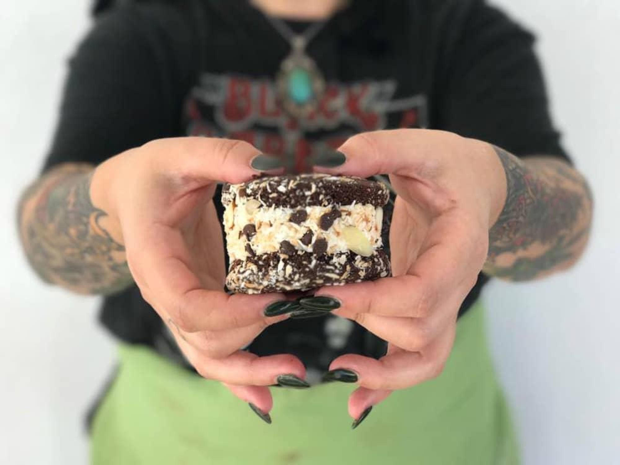 Skull & Cakebones cakewich