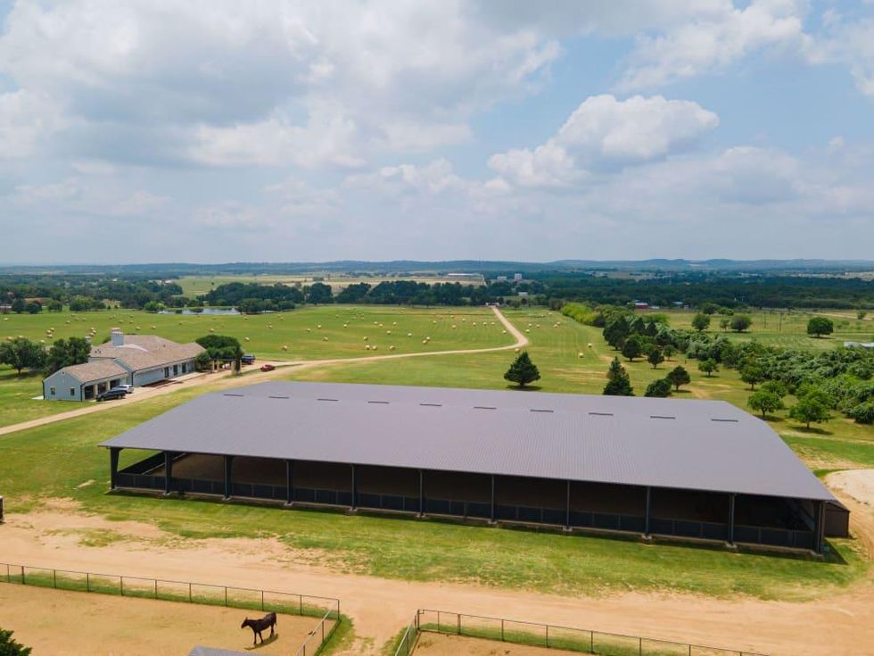 Sky West Ranch horse barn