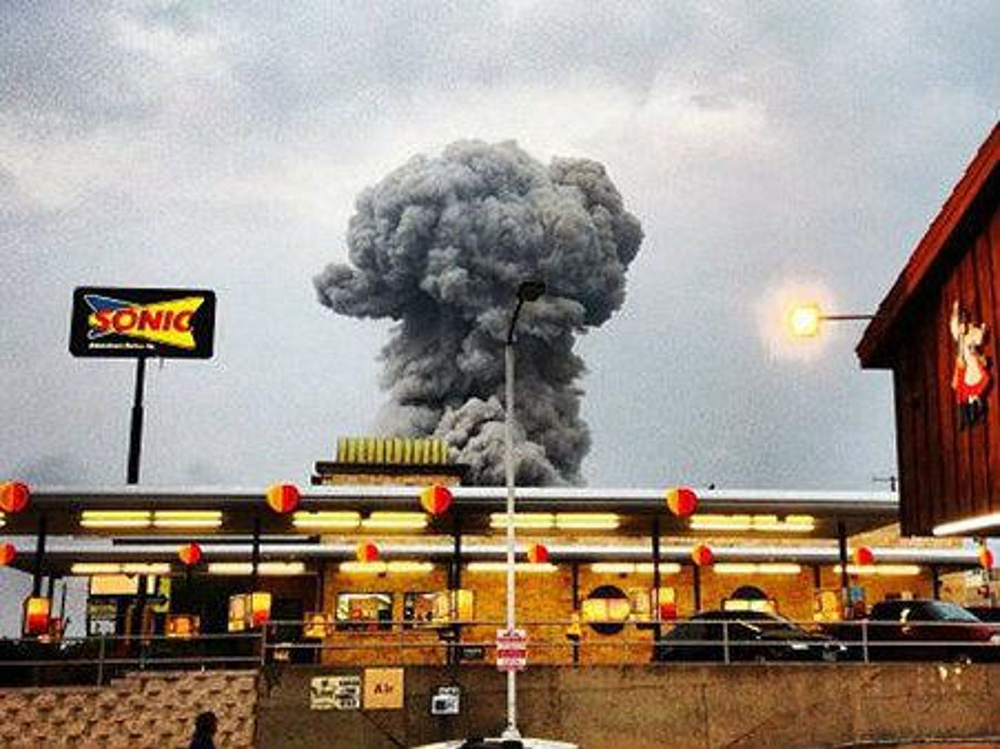 Smoke cloud rises from the West, Texas plant explosion