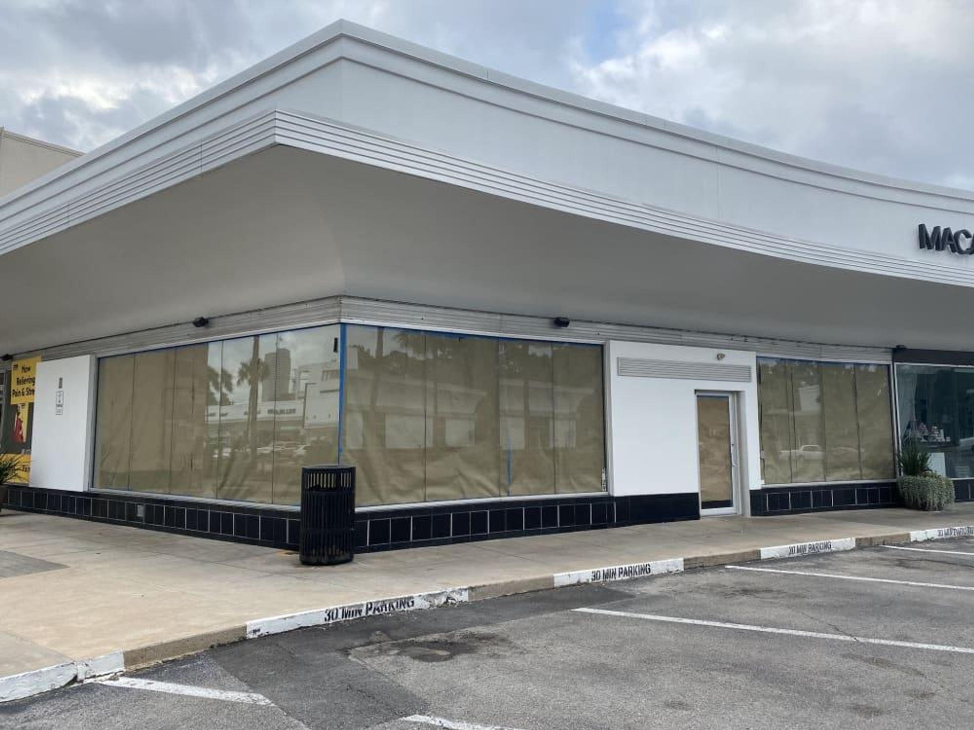 Starbucks 2029 W Gray closed