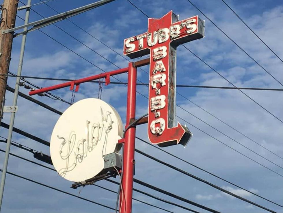Stubb's Bar-B-Q barbecue bbq sign Crestview Lala's Little Nugget