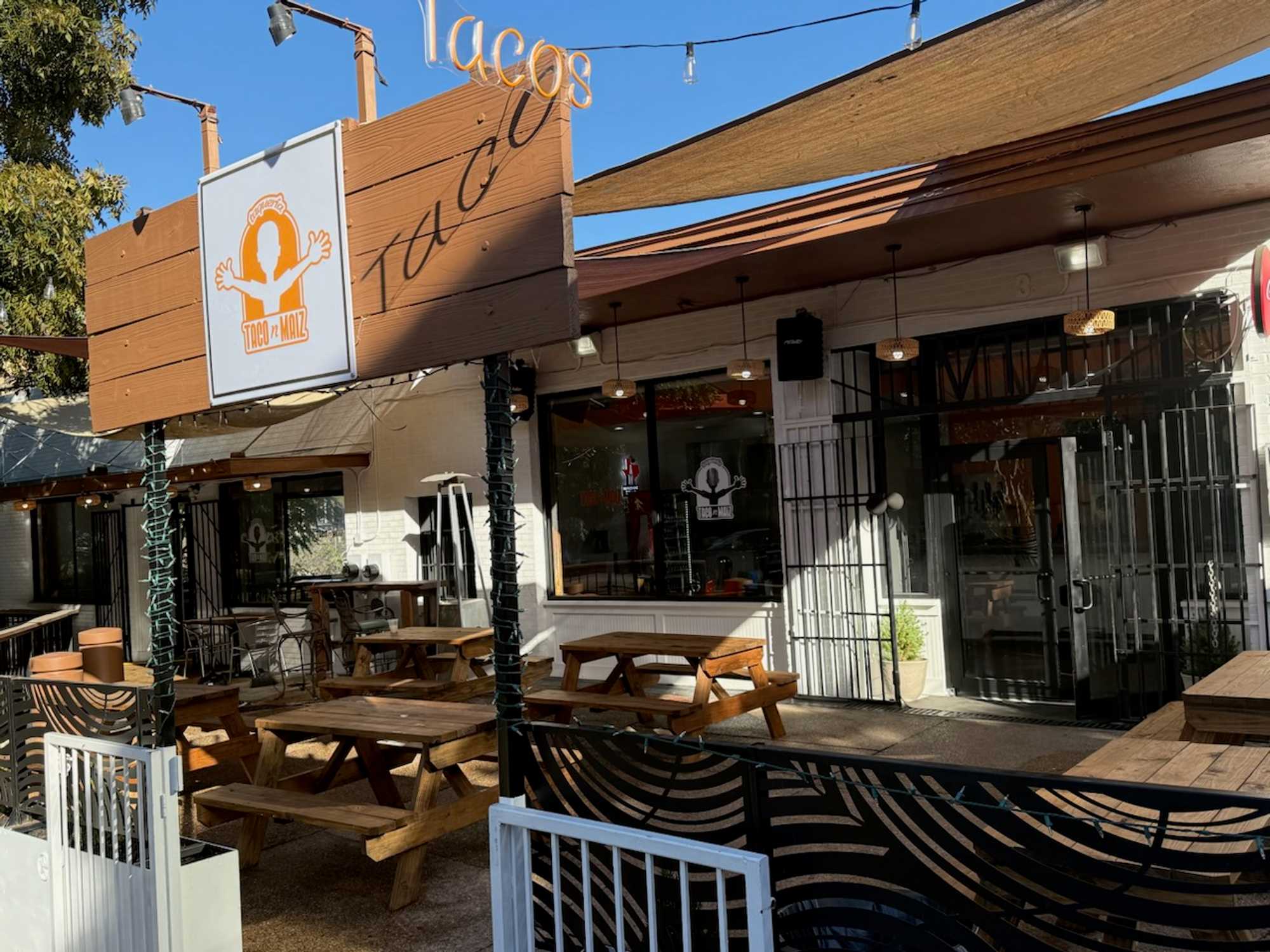 Taco N Ma\u00edz exterior