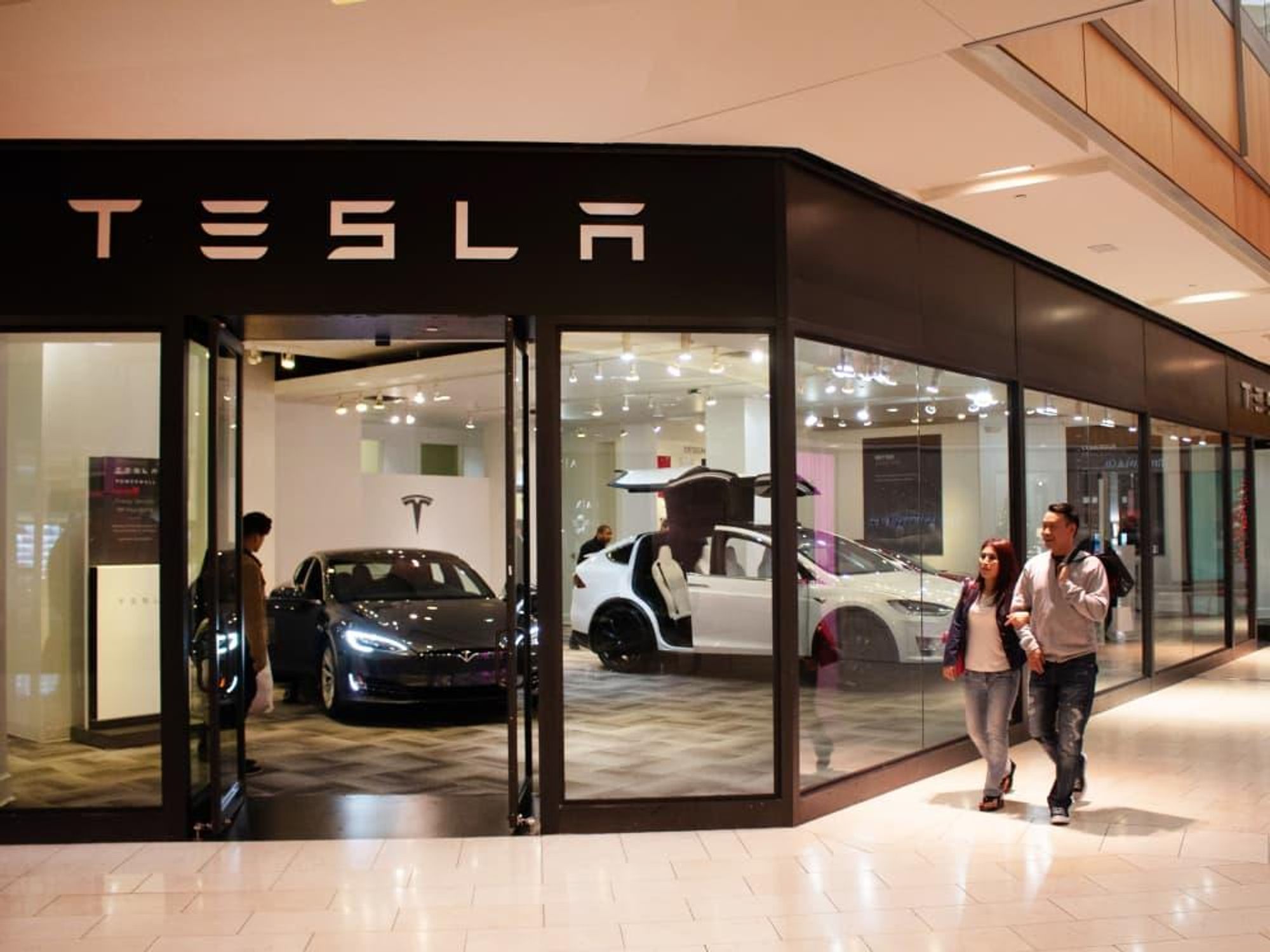 Tesla Showroom, Galleria Dallas