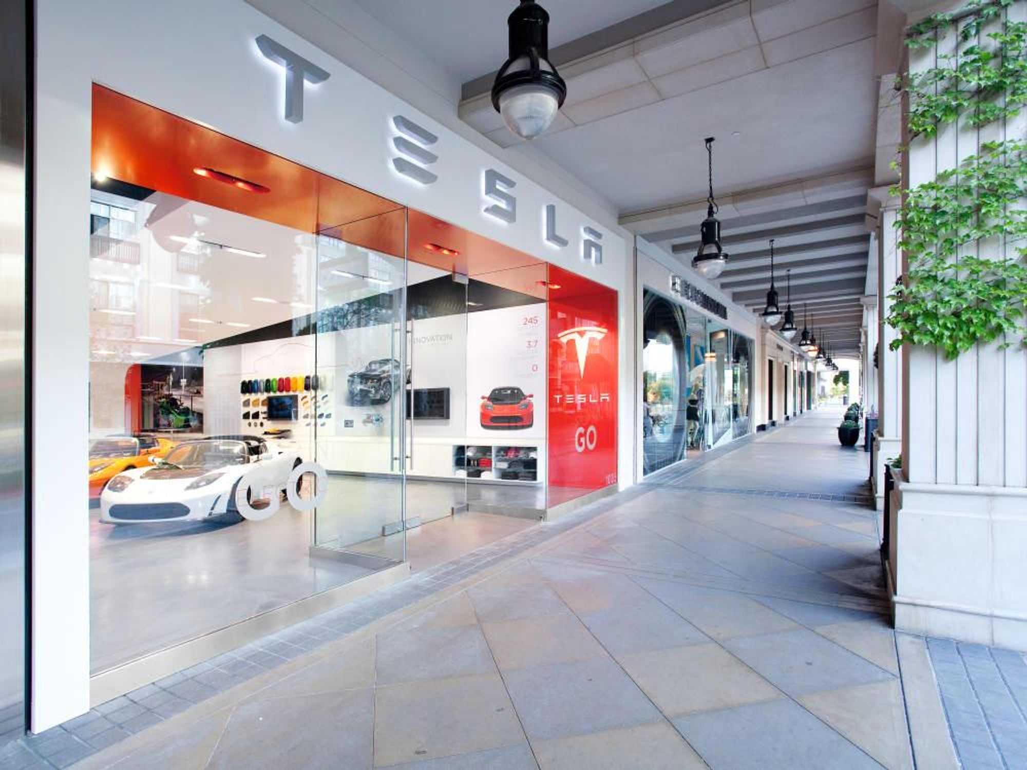 Tesla opening showroom at The Gardens on El Paseo