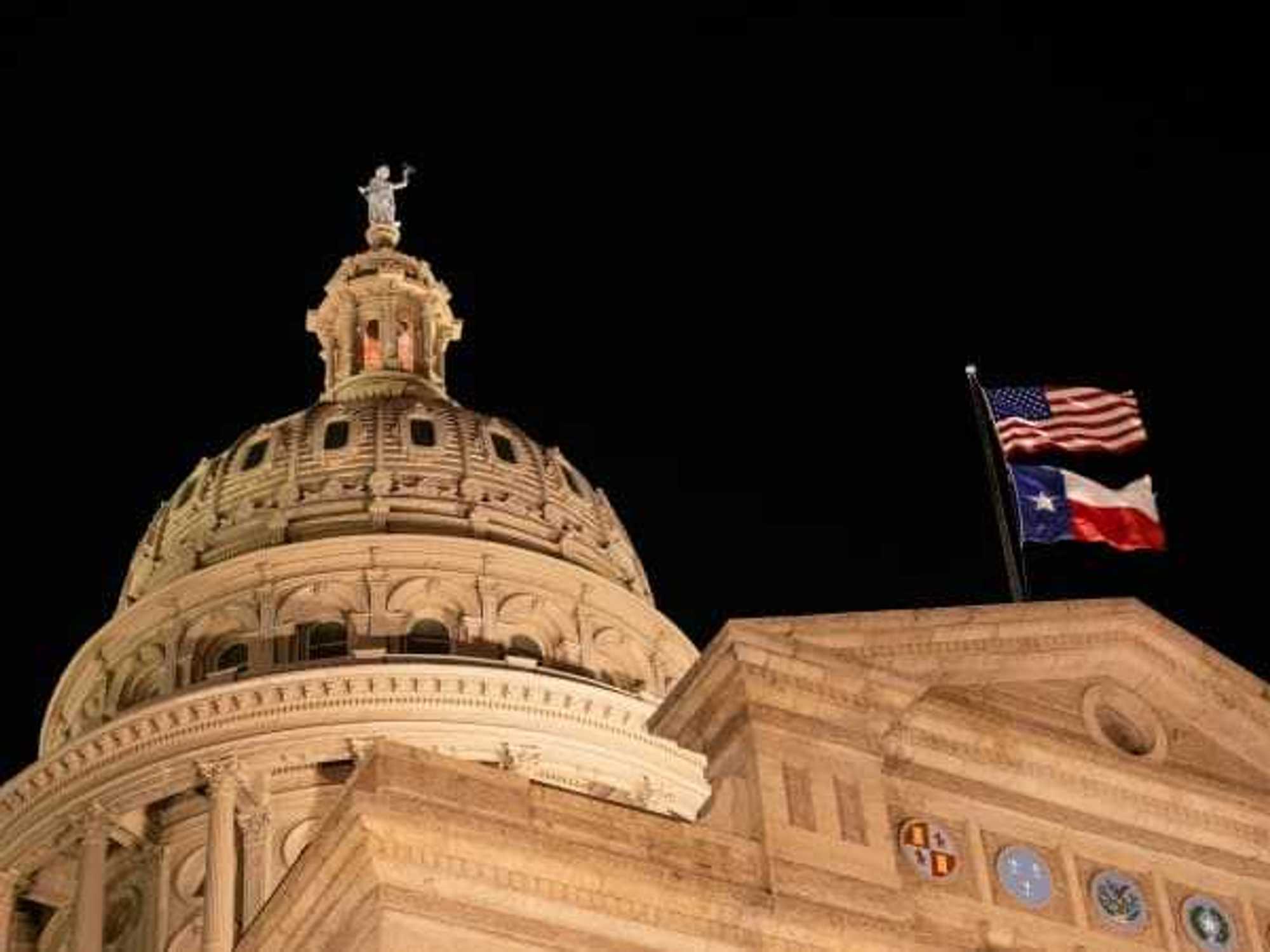 Texas Capitol building in Austin at night