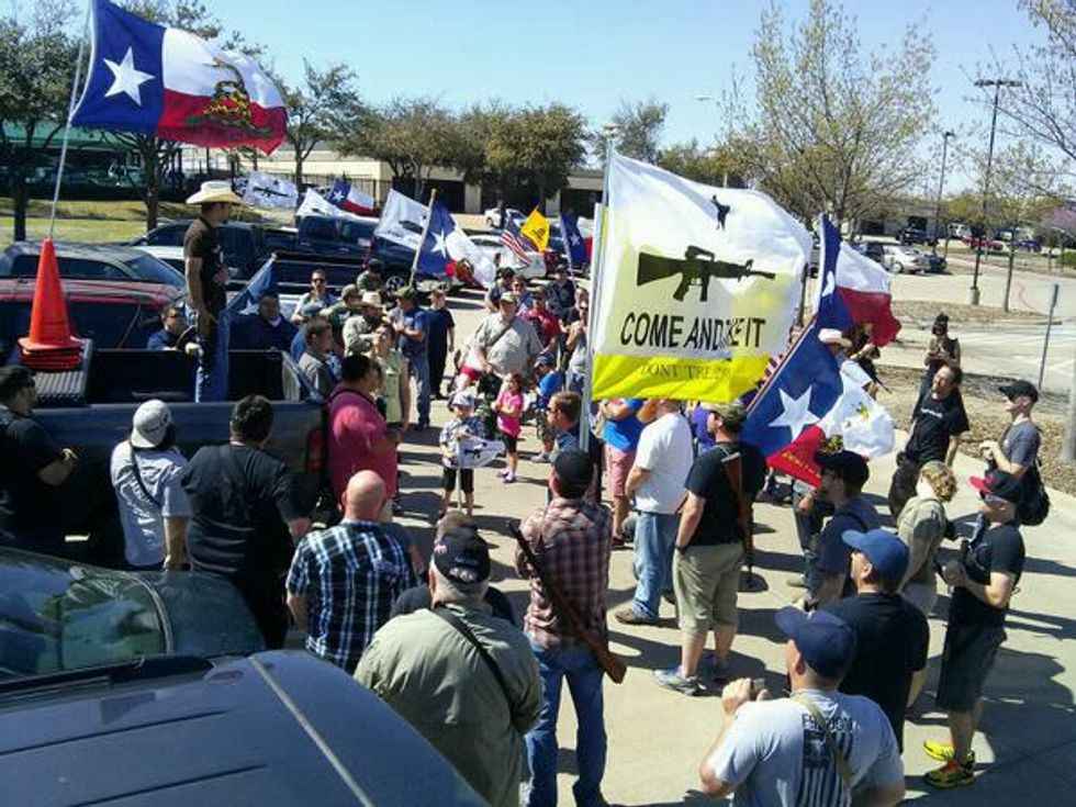 Texas open carry gun enthusiasts