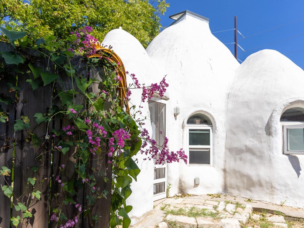 The Earthbag House on the Weird Homes Tour in Austin.