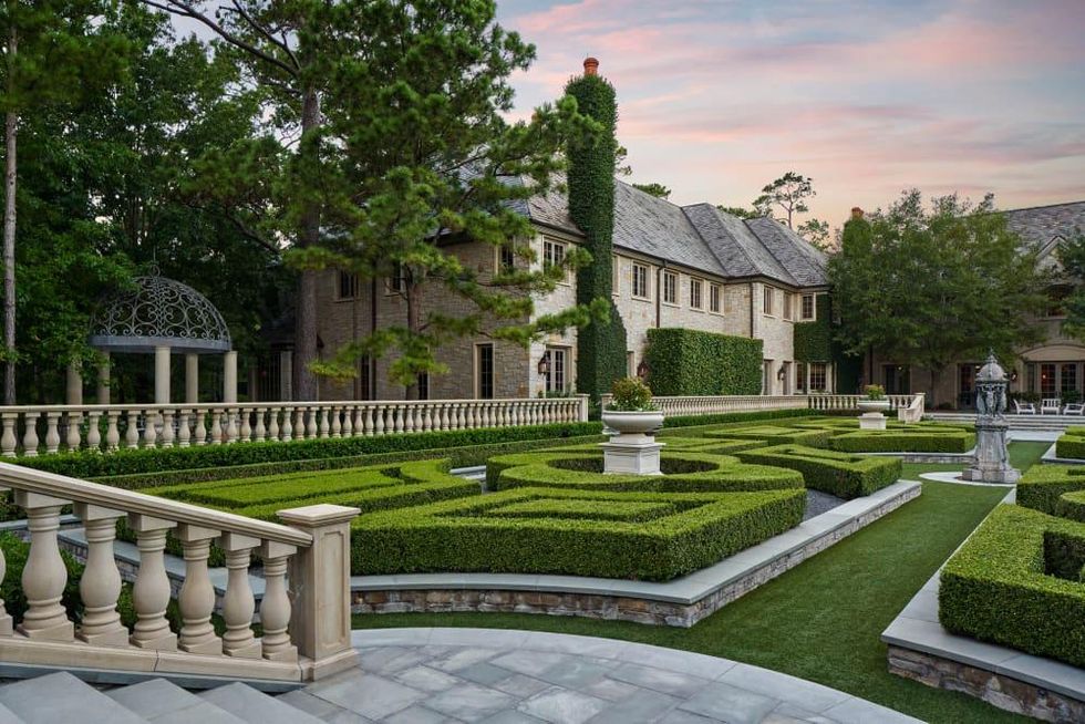 The Manor on Carnarvon 120 Carnarvon Memorial Park for sale