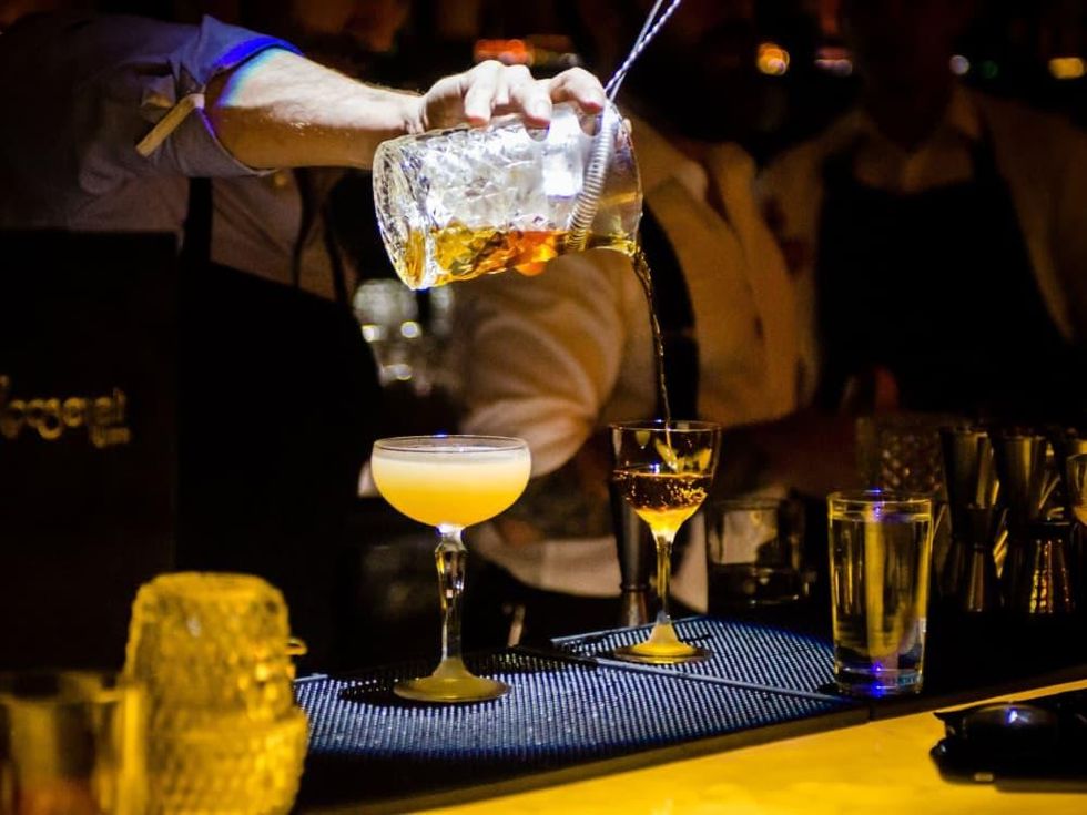 The Roosevelt Room cocktail pour