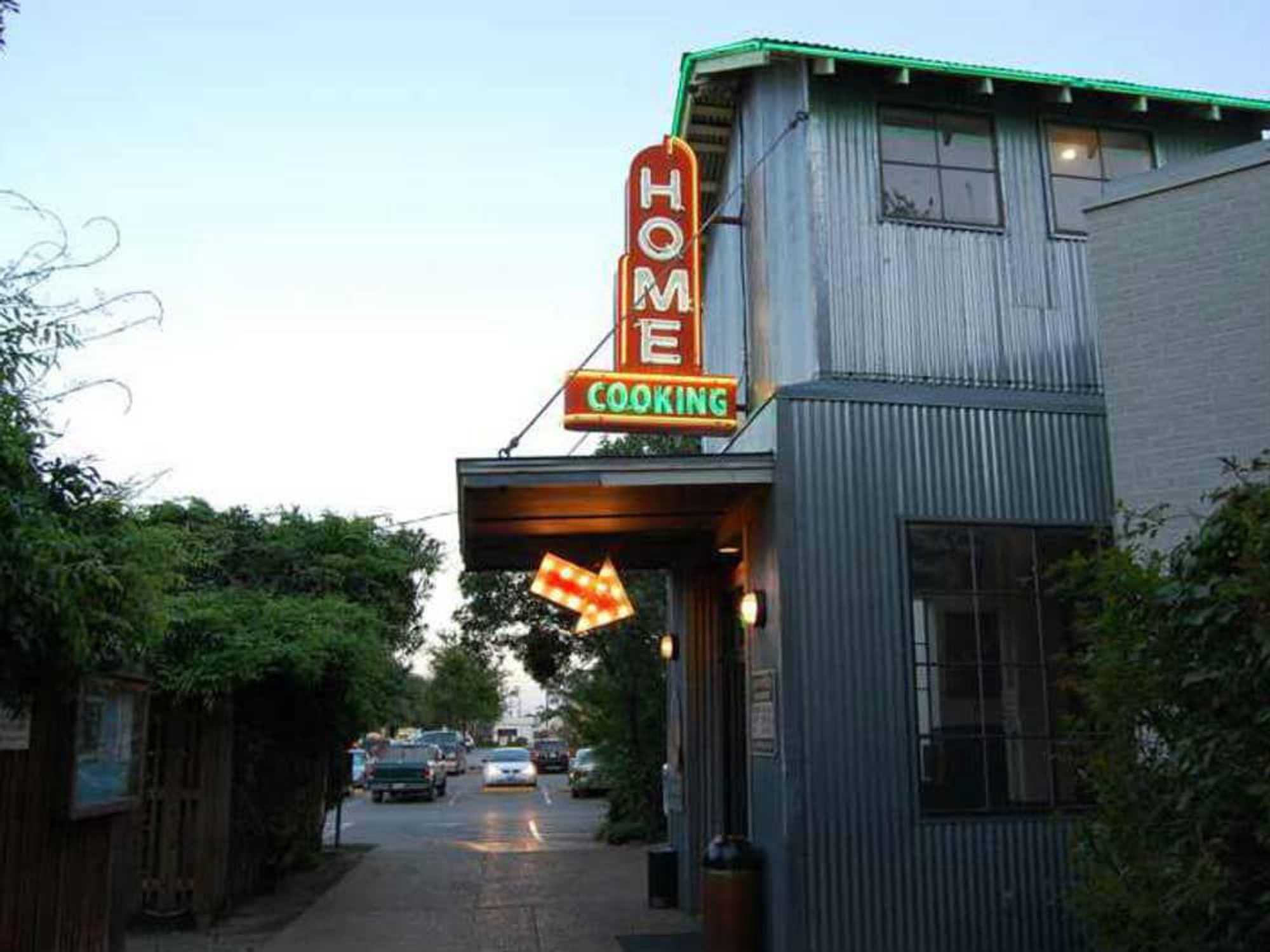 Threadgill's Riverside