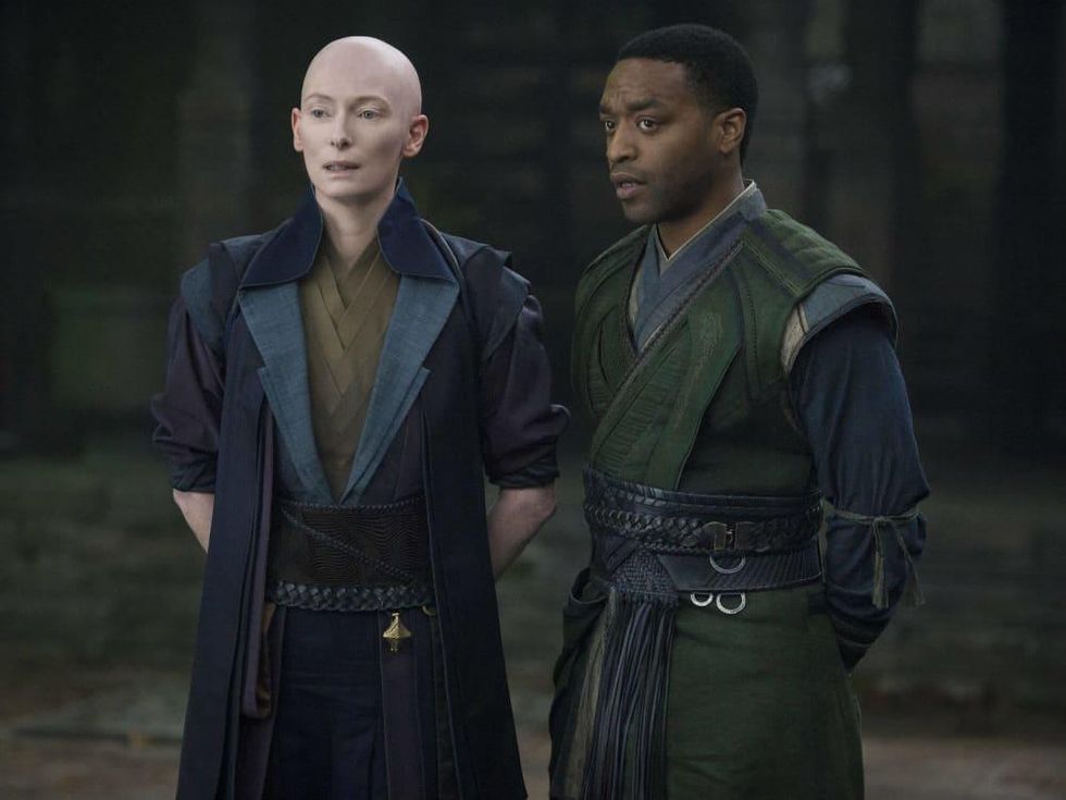 Tilda Swinton and Chiwetel Ejiofor in Doctor Strange
