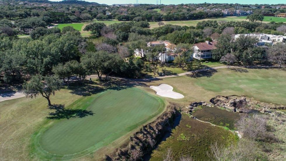 Texas football legend's Hill Country golf course home drives onto