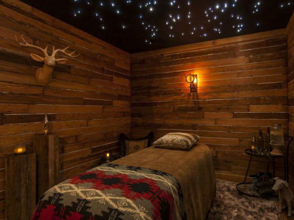 Travaasa Austin_What Ales You Package_room_2015