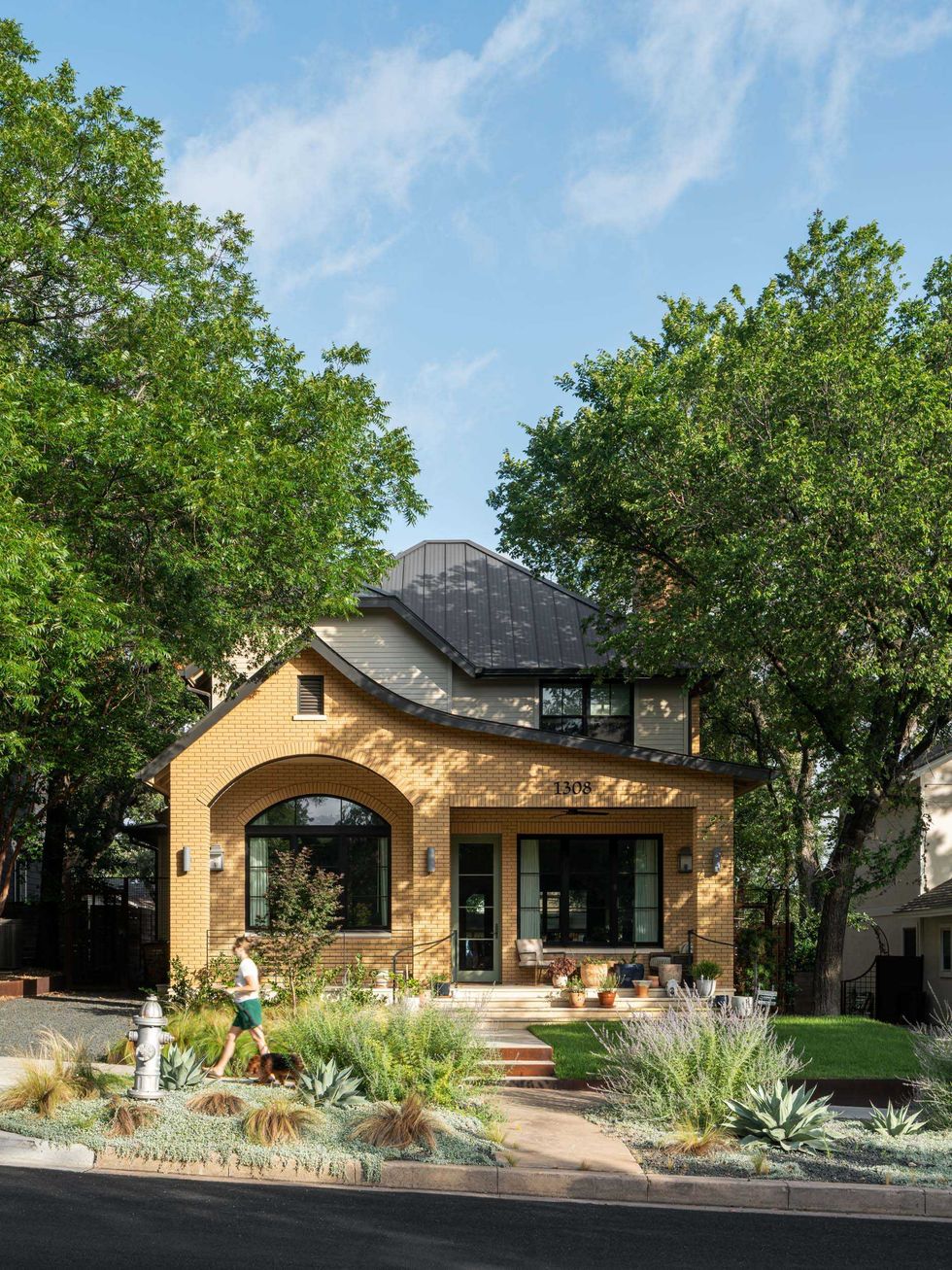 Travis Heights Residence by Studio Momentum